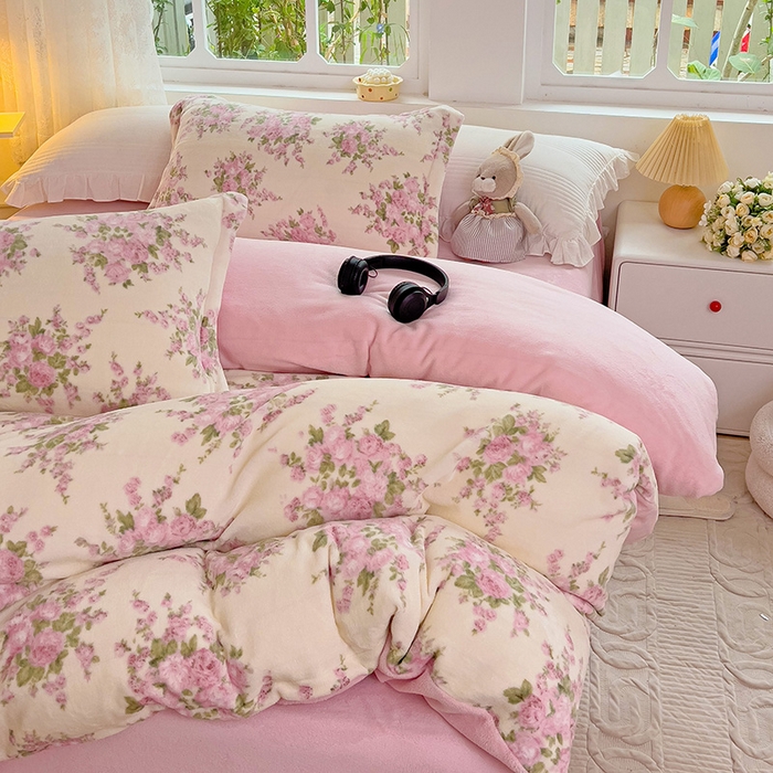 91家纺网 家纺一手货源 找家纺 乐童家纺 2024新款跑量款牛奶绒床裙四件套 花影粉