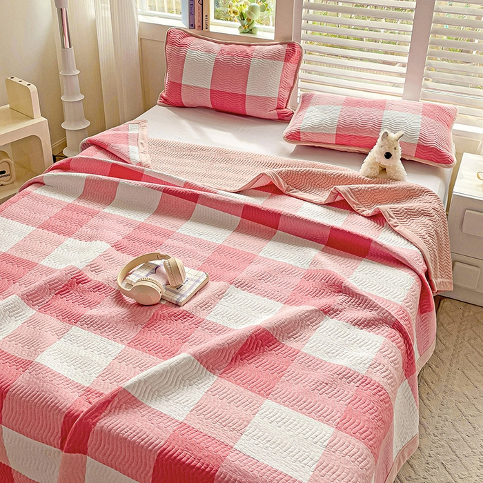 91家纺网 家纺一手货源 找家纺 羽爱家纺 2024新款全棉色织水洗宝宝绒床盖三件套 红格