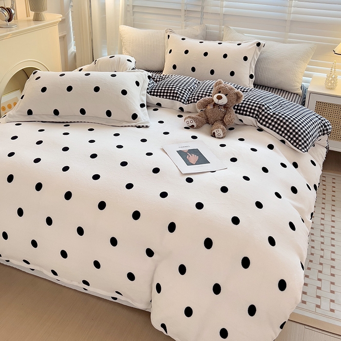 91家纺网 家纺一手货源 找家纺 乐童家纺 2024新款跑量款牛奶绒床裙四件套 黑白波点