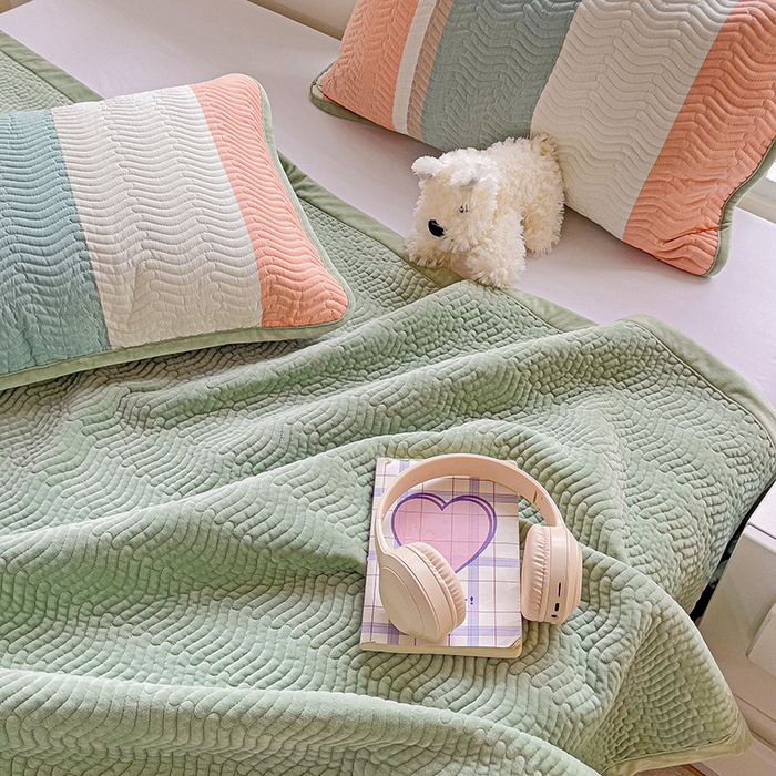 91家纺网 家纺一手货源 找家纺 羽爱家纺 2024新款全棉色织水洗宝宝绒床盖四件套 绿橘