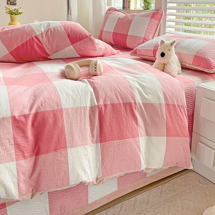 91家纺网 家纺一手货源 找家纺 羽爱家纺 2024新款全棉色织水洗宝宝绒床盖四件套 红格