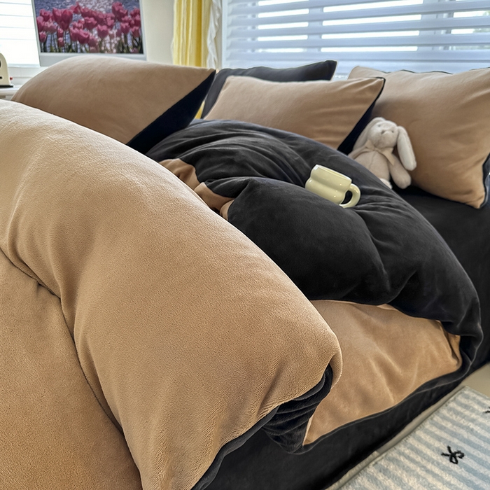 91家纺网 家纺一手货源 找家纺 梓瑄家居 2024新款高克重秋冬加厚双拼牛奶绒单枕套 卡其+黑灰