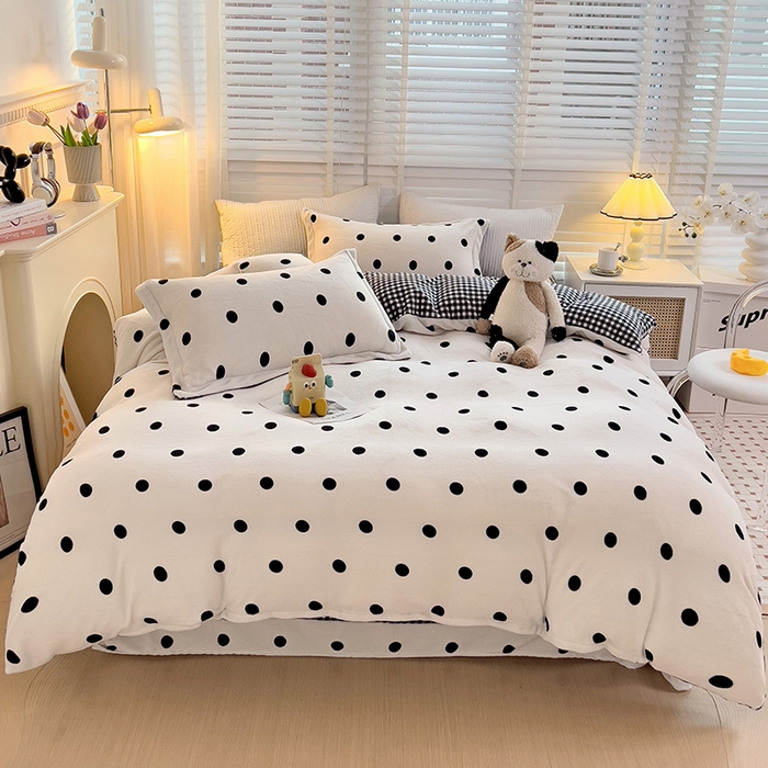 91家纺网 家纺一手货源 找家纺 乐童家纺 2024新款跑量款牛奶绒床裙四件套 黑白波点