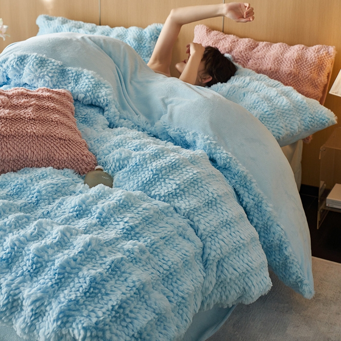 91家纺网 家纺一手货源 找家纺 安哆啦家纺 2024新款高克重10斤轻奢托斯卡纳兔毛绒喷花泡泡牛奶绒四件套 喷花-天空蓝