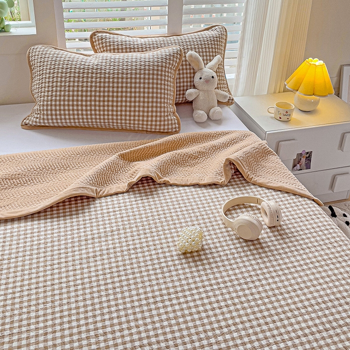 91家纺网 家纺一手货源 找家纺 羽爱家纺 2024新款全棉色织水洗宝宝绒床盖三件套 米小格