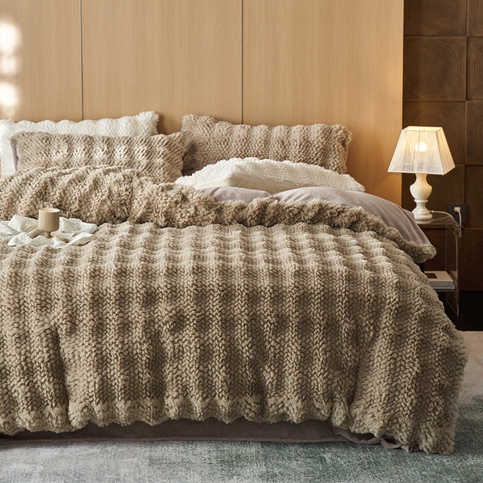 91家纺网 家纺一手货源 找家纺 安哆啦家纺 2024新款高克重10斤轻奢托斯卡纳兔毛绒喷花泡泡牛奶绒四件套 喷花-卡其