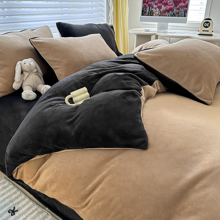 91家纺网 家纺一手货源 找家纺 梓瑄家居 2024新款高克重秋冬加厚双拼牛奶绒单枕套 卡其+黑灰