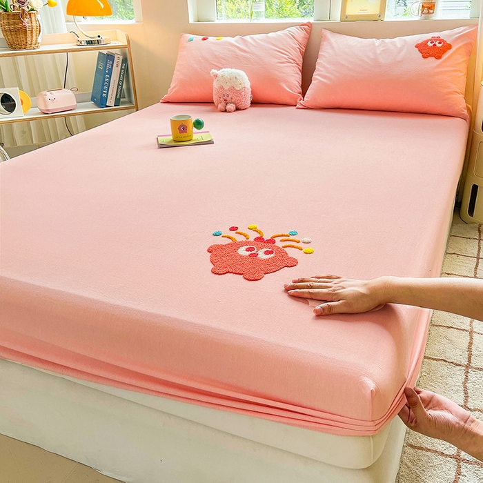 91家纺网 家纺一手货源 找家纺 3C 2024新款全棉色织水洗棉可爱毛巾绣床笠 小可爱-粉