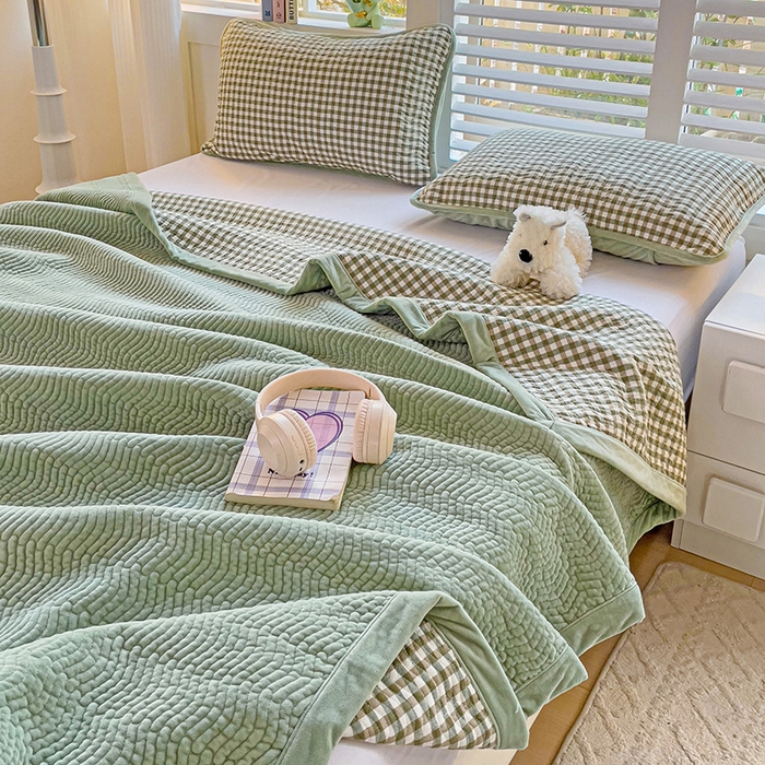 91家纺网 家纺一手货源 找家纺 羽爱家纺 2024新款全棉色织水洗宝宝绒床盖三件套 绿意盎然