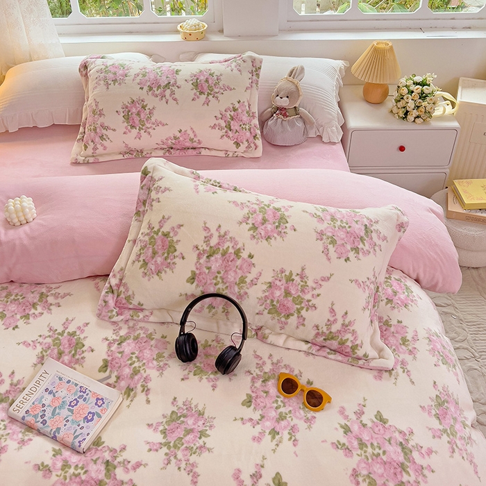 91家纺网 家纺一手货源 找家纺 乐童家纺 2024新款跑量款牛奶绒床裙四件套 花影粉