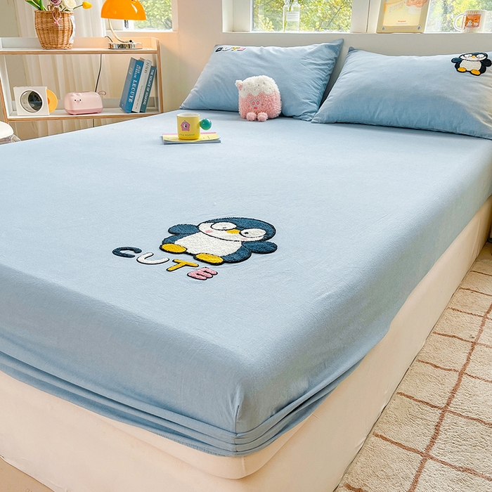 91家纺网 家纺一手货源 找家纺 3C 2024新款全棉色织水洗棉可爱毛巾绣床笠 企鹅-蓝