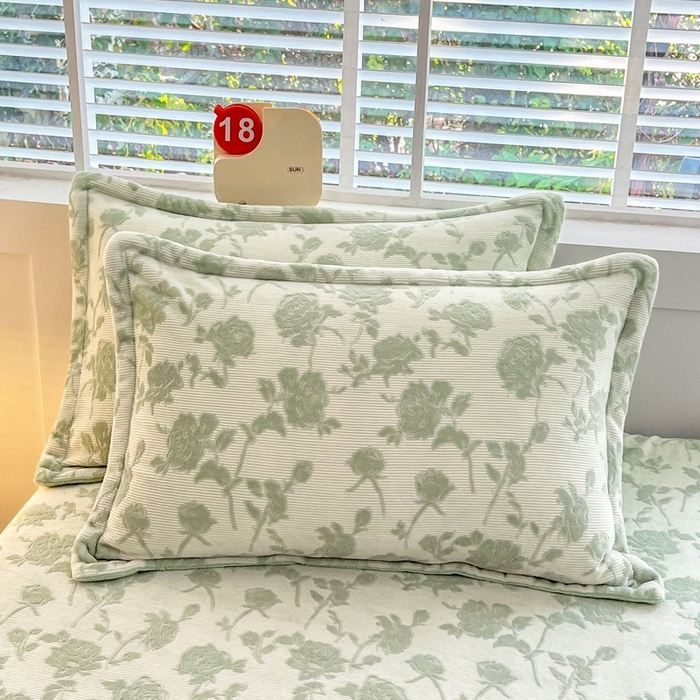 91家纺网 家纺一手货源 找家纺 金盛纺 2024新款雕花牛奶绒床单系列 约定-绿