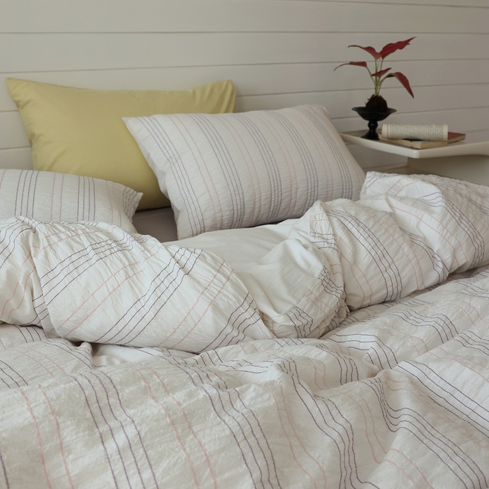 91家纺网 家纺一手货源 找家纺 棉眠 2024新款水洗皱皱纱色织提花线条混搭系列四件套 紫粉细条配浅紫