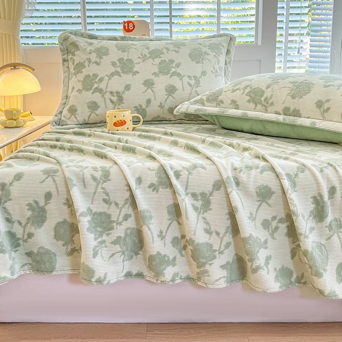 91家纺网 家纺一手货源 找家纺 金盛纺 2024新款雕花牛奶绒床单系列 约定-绿
