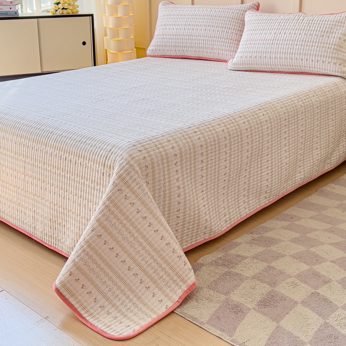 91家纺网 家纺一手货源 找家纺 金丝鸟 2024新款全棉纯棉加牛奶绒夹棉加绒床盖 烟雨枫间 棉绒床盖