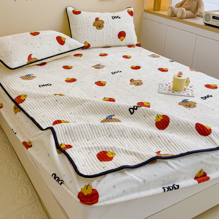 91家纺网 家纺一手货源 找家纺 金丝鸟 2024新款牛奶绒夹棉床笠 西红柿小狗 夹棉床笠