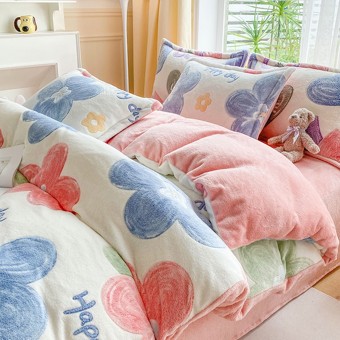 91家纺网 家纺一手货源 找家纺 梵克保罗 2024秋冬新品立体雪花绒单被套牛奶绒法莱绒雕花绒兔毛卡通四件套学生三件套 缤纷花园