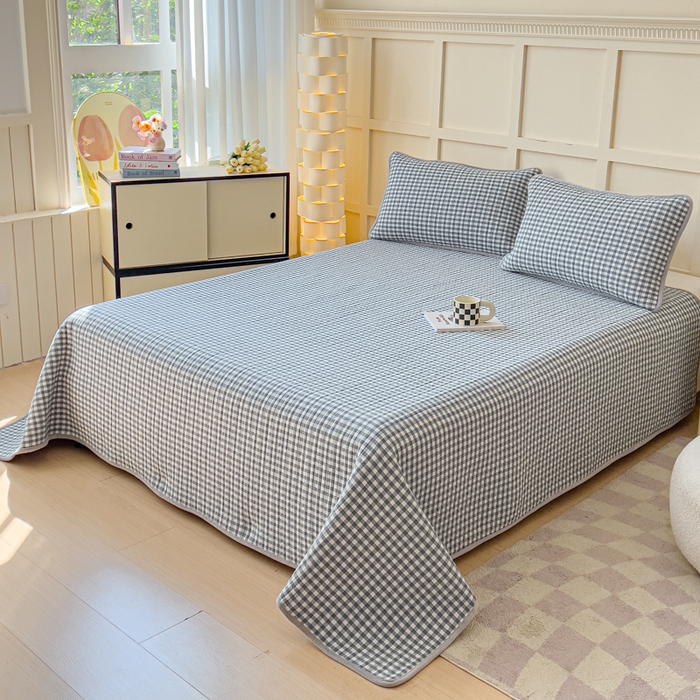 91家纺网 家纺一手货源 找家纺 金丝鸟 2024新款全棉纯棉加牛奶绒夹棉加绒床盖 蓝小格 棉绒床盖