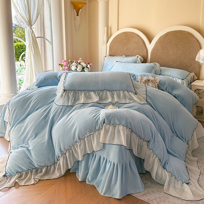 91家纺网 家纺一手货源 找家纺 艾晶美家纺有限公司 2025新款小法试加厚牛奶绒四件套--芭莎 芭莎-浅蓝