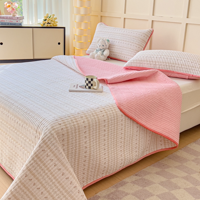 91家纺网 家纺一手货源 找家纺 金丝鸟 2024新款全棉纯棉加牛奶绒夹棉加绒床盖 烟雨枫间 棉绒床盖