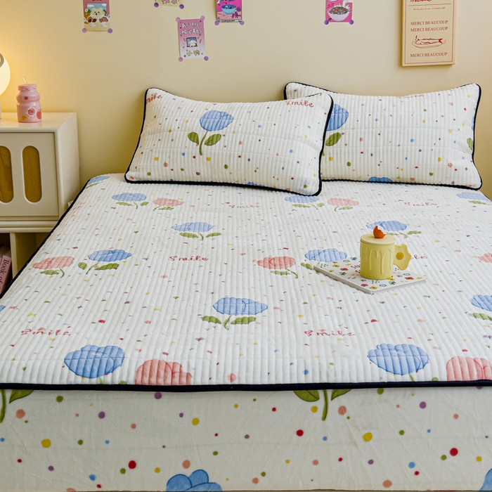 91家纺网 家纺一手货源 找家纺 金丝鸟 2024新款牛奶绒夹棉床笠 蓝色花朵 夹棉床笠