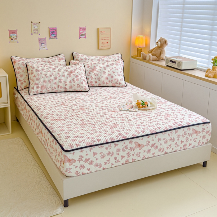 91家纺网 家纺一手货源 找家纺 金丝鸟 2024新款牛奶绒夹棉床笠 飞花粉 夹棉床笠