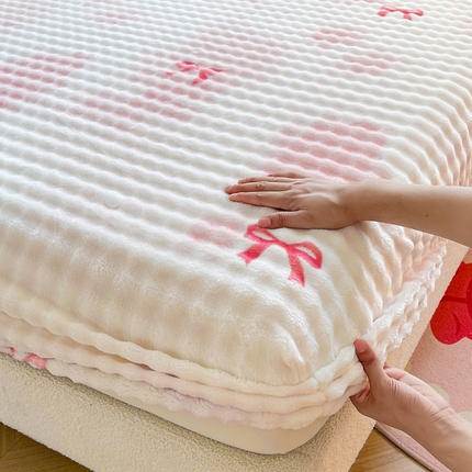 91家纺网 家纺一手货源 找家纺 喜居 2024新款A类兔毛泡泡牛奶绒床笠单床笠三件套 小美好-粉