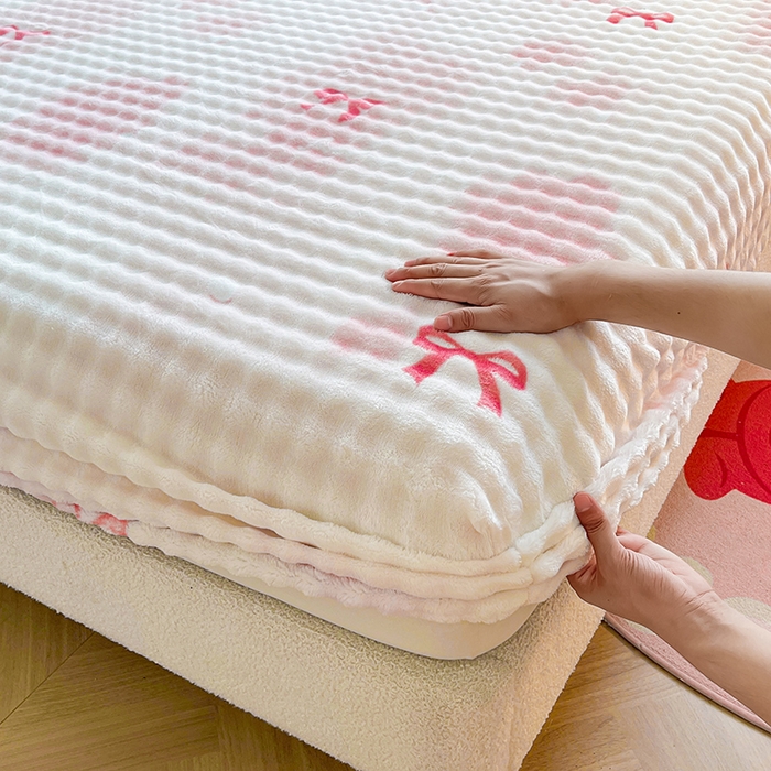 91家纺网 家纺一手货源 找家纺 喜居 2024新款A类兔毛泡泡牛奶绒床笠单床笠三件套 小美好-粉