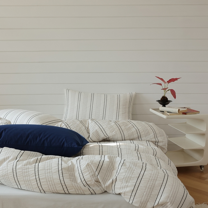 91家纺网 家纺一手货源 找家纺 棉眠 2024新款水洗皱皱纱色织提花线条混搭系列四件套 黑灰细条配白