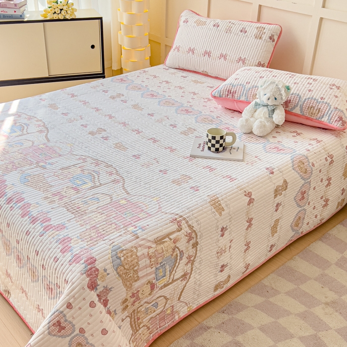 91家纺网 家纺一手货源 找家纺 金丝鸟 2024新款全棉纯棉加牛奶绒夹棉加绒床盖 熊熊的卧室 棉绒床盖