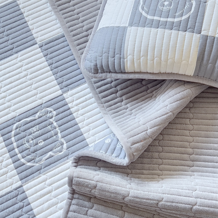 91家纺网 家纺一手货源 找家纺 金丝鸟 2024新款全棉纯棉加牛奶绒夹棉加绒床盖 无影熊 棉绒床盖