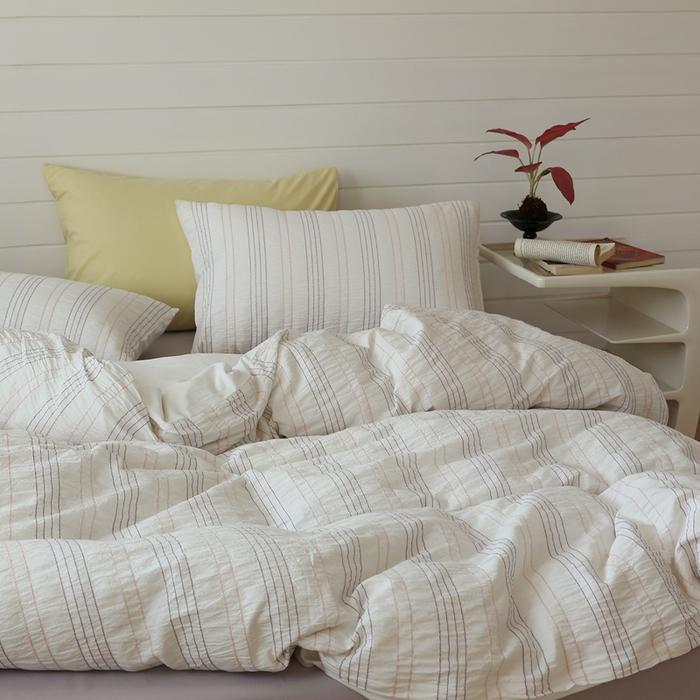 91家纺网 家纺一手货源 找家纺 棉眠 2024新款水洗皱皱纱色织提花线条混搭系列四件套 紫粉细条配浅紫