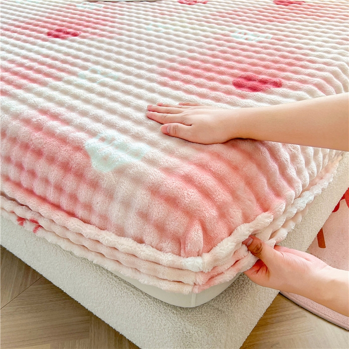 91家纺网 家纺一手货源 找家纺 喜居 2024新款A类兔毛泡泡牛奶绒床笠单床笠三件套 心动粉