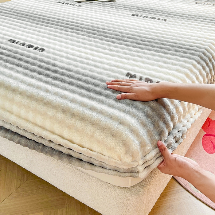 91家纺网 家纺一手货源 找家纺 喜居 2024新款A类兔毛泡泡牛奶绒床笠单床笠三件套 律动