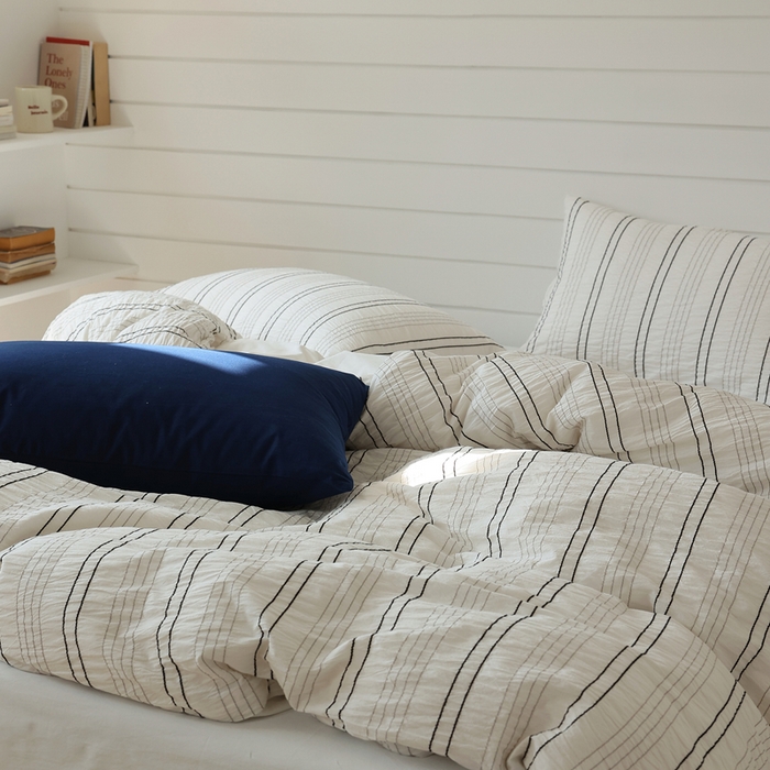 91家纺网 家纺一手货源 找家纺 棉眠 2024新款水洗皱皱纱色织提花线条混搭系列四件套 黑灰细条配白