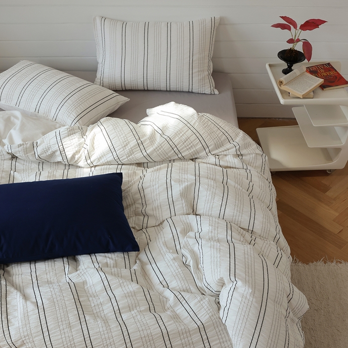 91家纺网 家纺一手货源 找家纺 棉眠 2024新款水洗皱皱纱色织提花线条混搭系列四件套 黑灰细条配灰