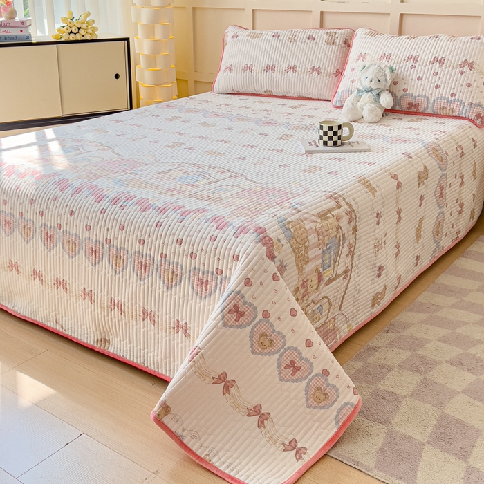 91家纺网 家纺一手货源 找家纺 金丝鸟 2024新款全棉纯棉加牛奶绒夹棉加绒床盖 熊熊的卧室 棉绒床盖