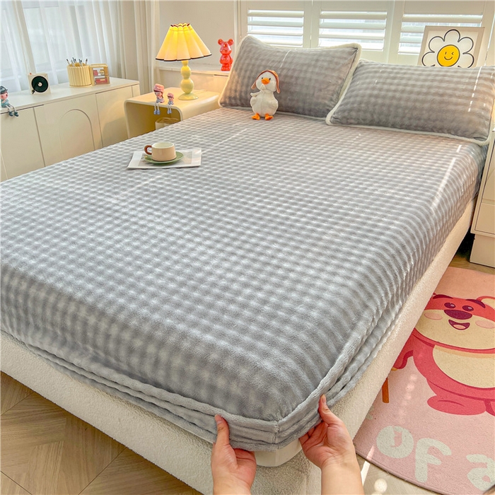 91家纺网 家纺一手货源 找家纺 喜居 2024新款A类兔毛泡泡牛奶绒床笠单床笠三件套 典雅灰