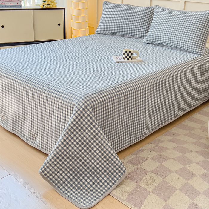 91家纺网 家纺一手货源 找家纺 金丝鸟 2024新款全棉纯棉加牛奶绒夹棉加绒床盖 蓝小格 棉绒床盖