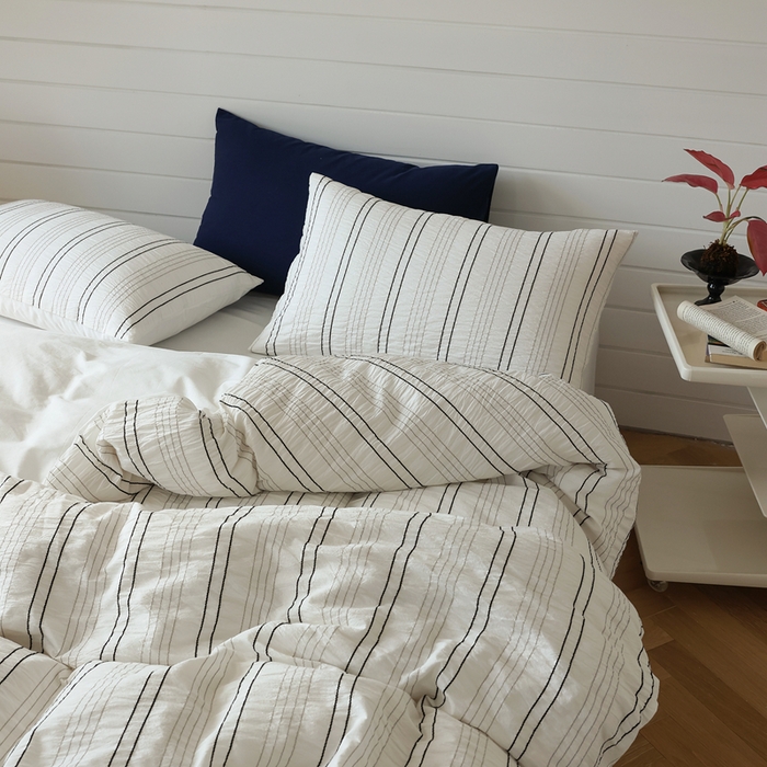 91家纺网 家纺一手货源 找家纺 棉眠 2024新款水洗皱皱纱色织提花线条混搭系列四件套 黑灰细条配白