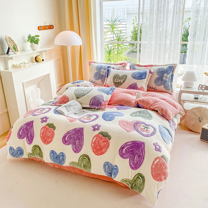 91家纺网 家纺一手货源 找家纺 梵克保罗 2024秋冬新品立体雪花绒单被套牛奶绒法莱绒雕花绒兔毛卡通四件套学生三件套 爱心樱桃