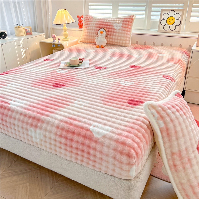 91家纺网 家纺一手货源 找家纺 喜居 2024新款A类兔毛泡泡牛奶绒床笠单床笠三件套 心动粉