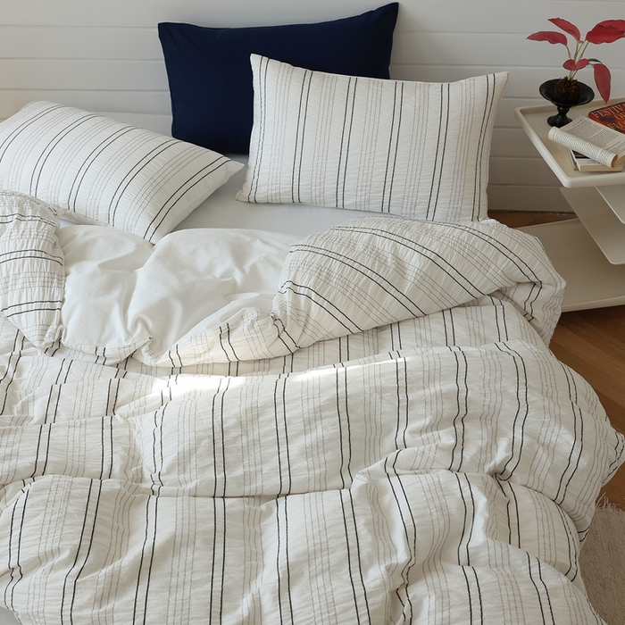 91家纺网 家纺一手货源 找家纺 棉眠 2024新款水洗皱皱纱色织提花线条混搭系列四件套 黑灰细条配白