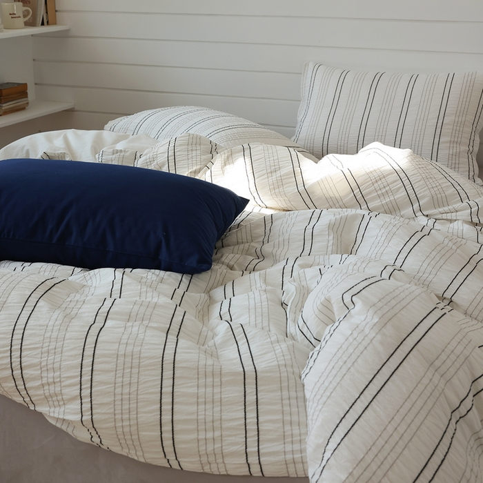 91家纺网 家纺一手货源 找家纺 棉眠 2024新款水洗皱皱纱色织提花线条混搭系列四件套 黑灰细条配灰