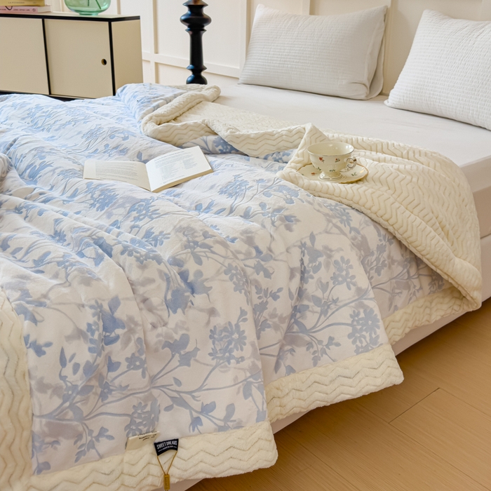 91家纺网 家纺一手货源 找家纺 （总）金丝鸟 2024加厚240g立体雕花牛奶绒夹棉绗缝手包毛毯毯子