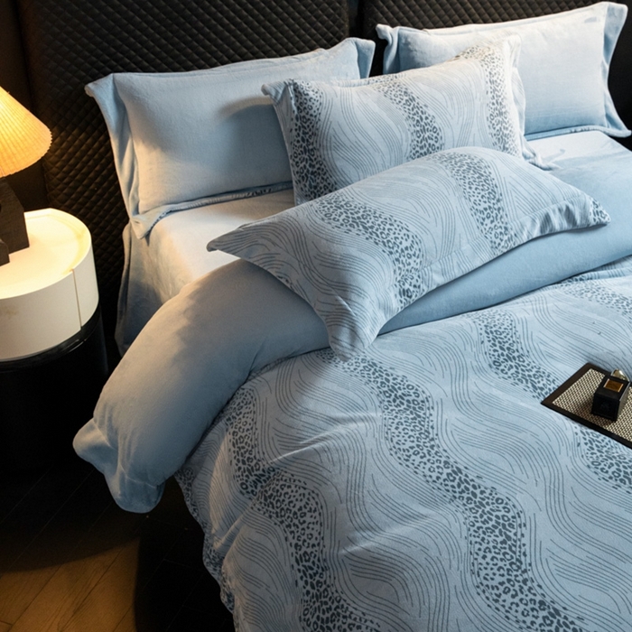 91家纺网 家纺一手货源 找家纺 新方向 2025新款高克重240克全消光A类印花牛奶绒四件套-有风 有风-以太兰