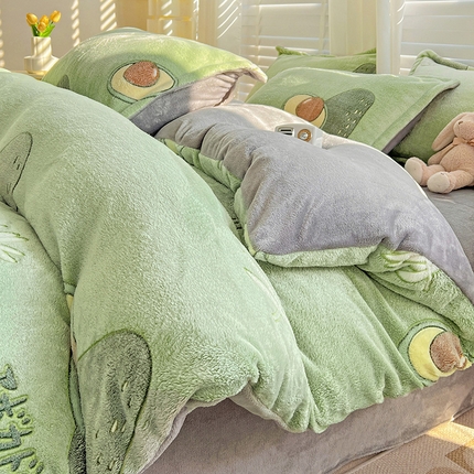 91家纺网 家纺一手货源 找家纺 （总）梵克保罗 2024秋冬新品立体雪花绒单被套牛奶绒法莱绒雕花绒兔毛卡通四件套学生三件套