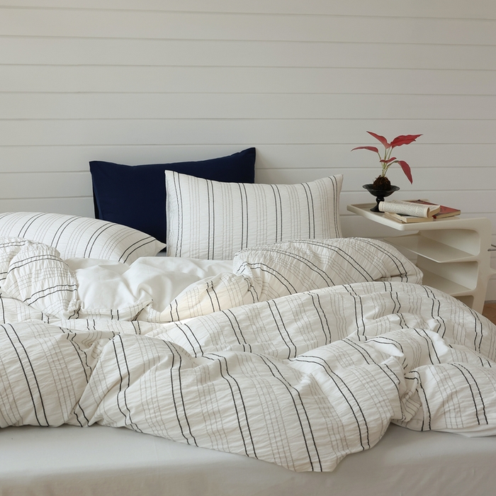 91家纺网 家纺一手货源 找家纺 棉眠 2024新款水洗皱皱纱色织提花线条混搭系列四件套 黑灰细条配白