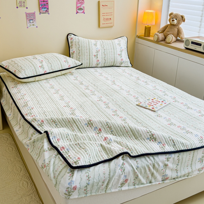 91家纺网 家纺一手货源 找家纺 金丝鸟 2024新款牛奶绒夹棉床笠 青草地 夹棉床笠