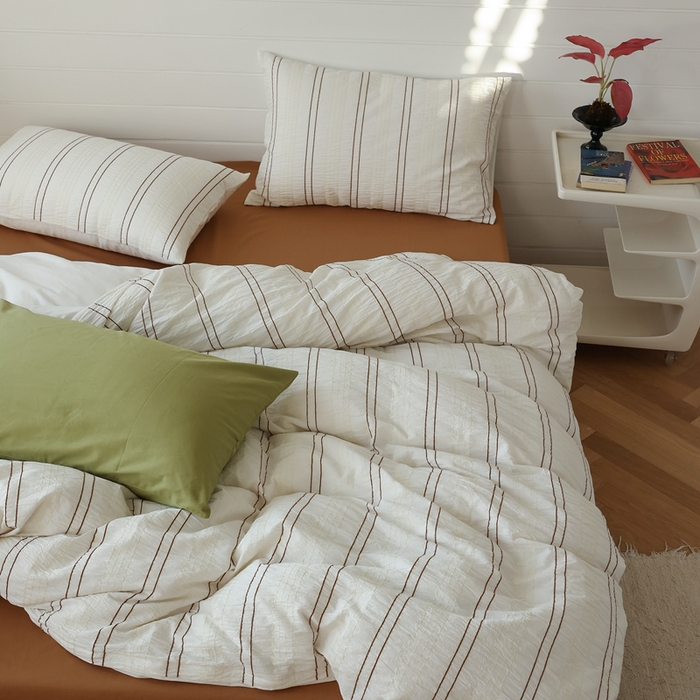 91家纺网 家纺一手货源 找家纺 棉眠 2024新款水洗皱皱纱色织提花线条混搭系列四件套 咖黄细条配咖